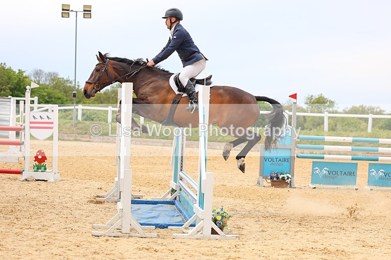 3E7A9452 - Class 8: Senior Newcomers/1.10m open
