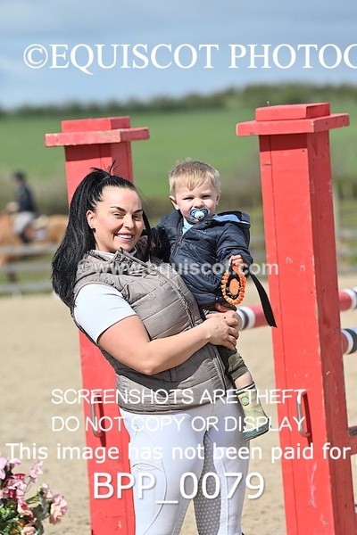 BPP_0079 - CLASS 19 SUN Senior British Novice/ 90cm Open