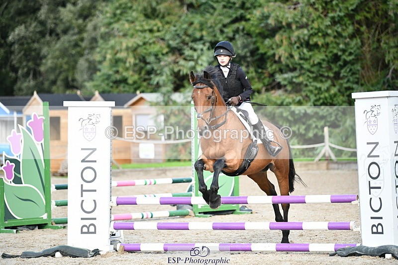 251004A-151021-01701 - Classes 8 & 9 70cm