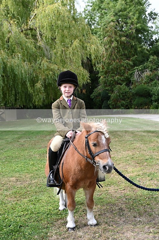 WJ6_3417 - Berks & Bucks - The Old farmhouse - Hound Exercise 20-08-25
