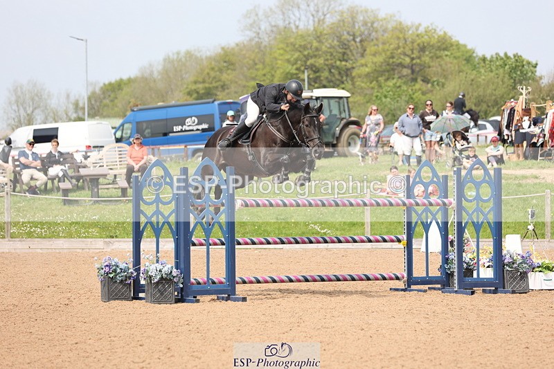 240511A-143642-14364 - Cls 36 National 1.30m Open