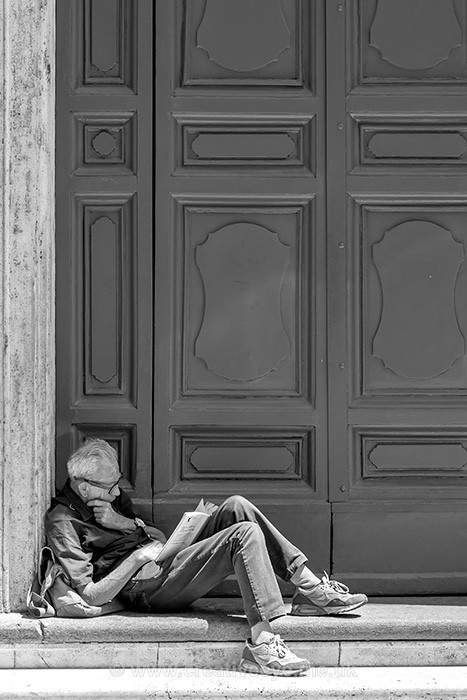 No.0024. 'The reader' - Portraits
