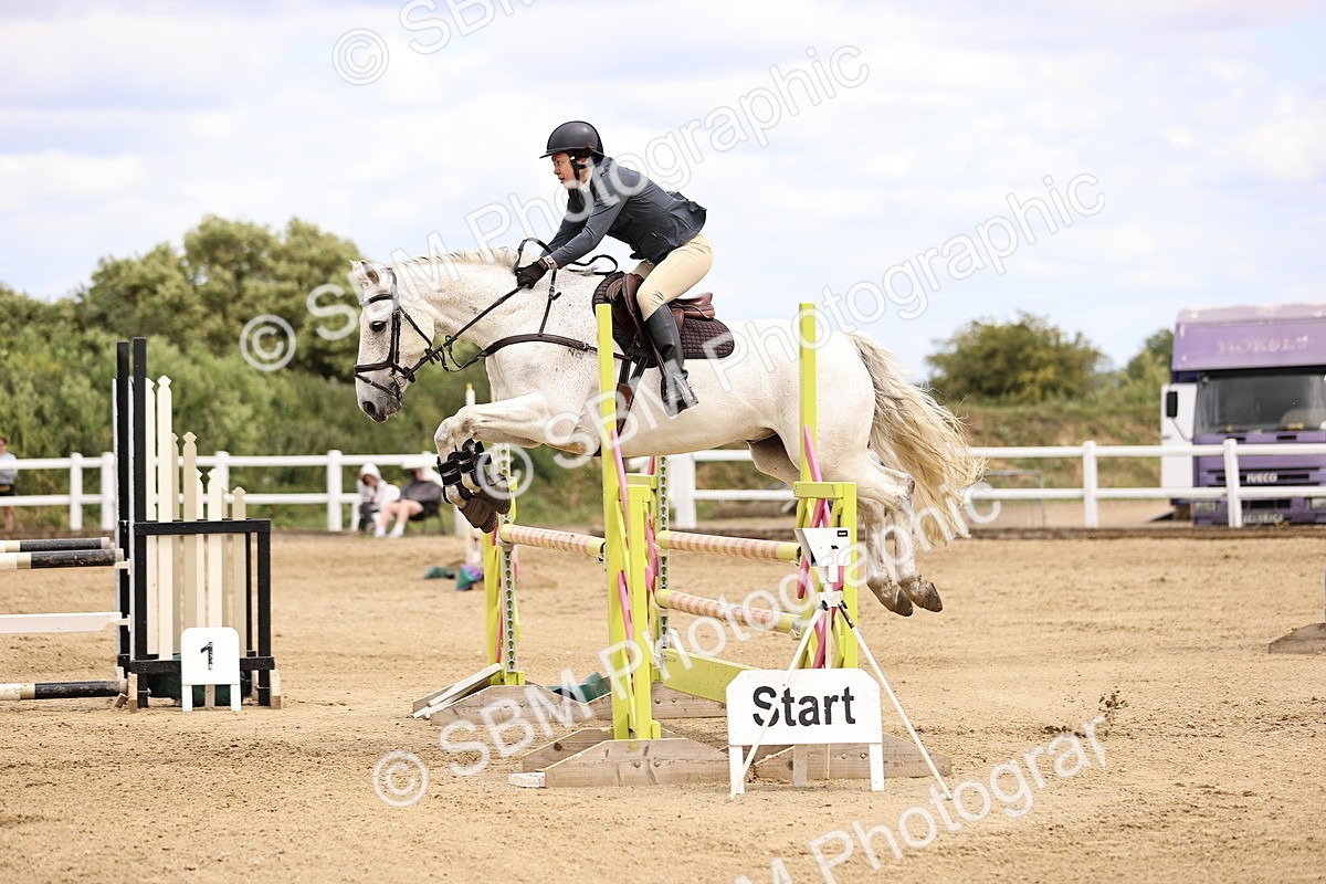 SBM_000385 - Class 4 - 1m showjumping