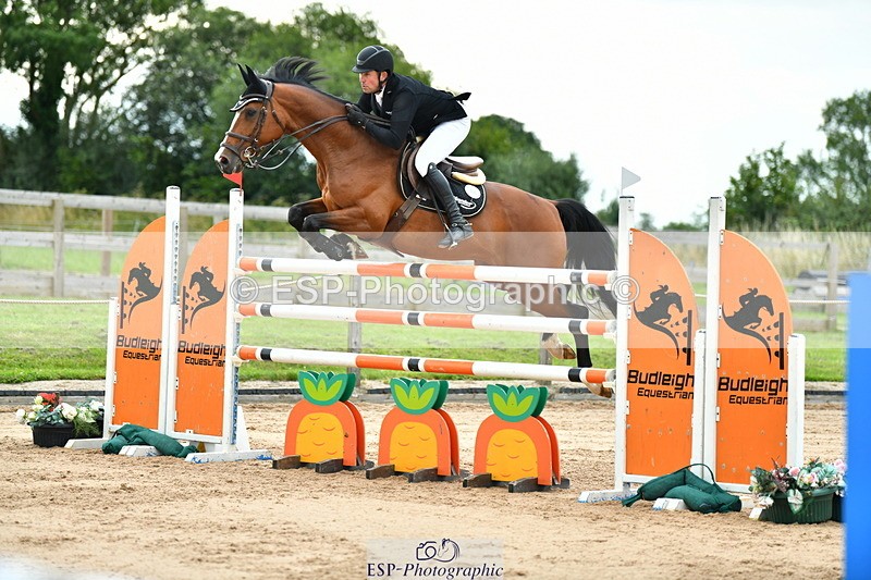 230720A-152719-03876 - Cls 9, 2 Star Big 1.40m Start to break