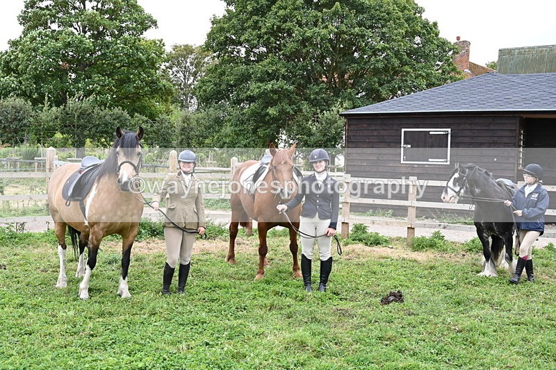 WJ6_2908 - Berks & Bucks - The Old farmhouse - Hound Exercise 20-08-25