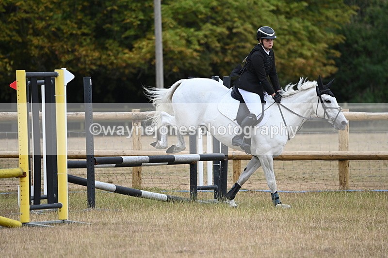 WJ6_0906 - Class 14 Intermediate Jumping 75cm
