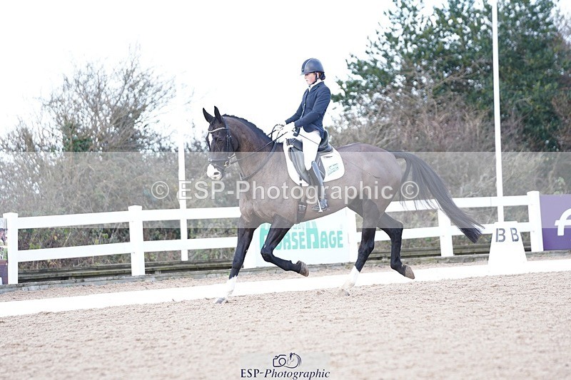 241214-125756-00547 - 144-Natasha.Rumble-Week.Orchard.Leo