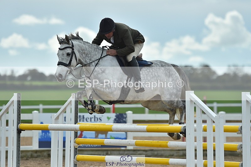 231111A-123046-01871 - Cls 12 Newcomers & 1.10m Open