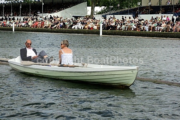 090704 PASTEL GREEN ROWING BOAT IMG_0721 - HENLEY REGATTA  SATURDAY 4th JULY 2009