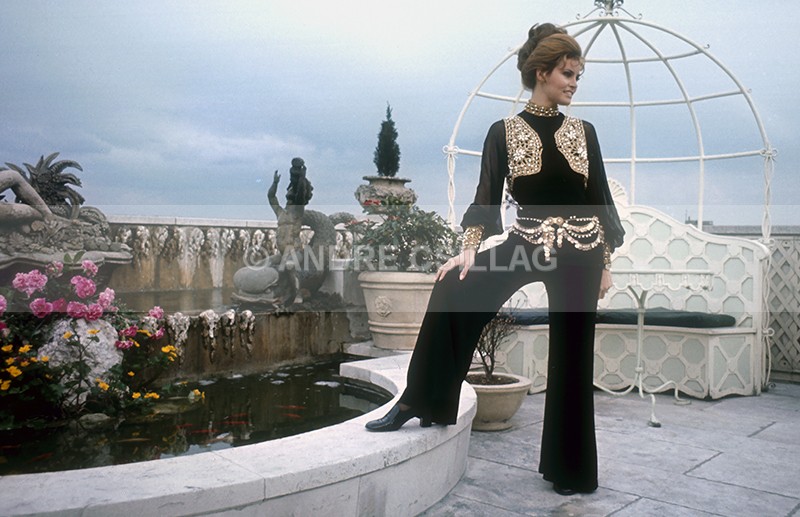 RAQUEL WELCH - W..