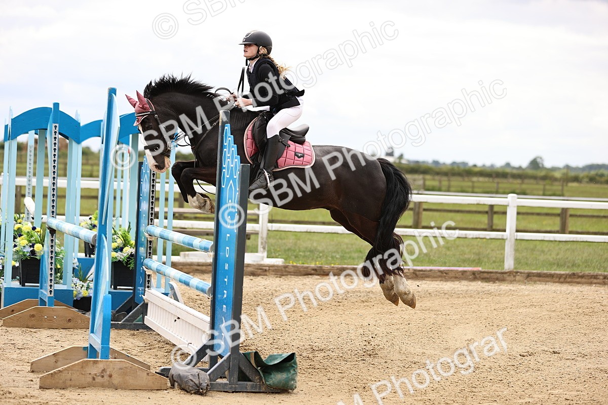 SBM_000361 - Class 4 - 1m showjumping