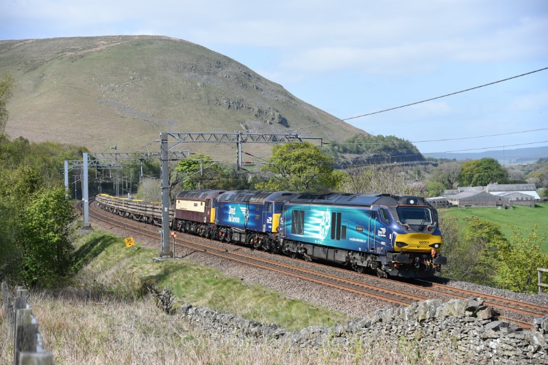 JL - 8.5.17 68001 57306 57305 6K27 Carlisle - Crewe, Lune Gorge - West Coast Main Line (north to south)