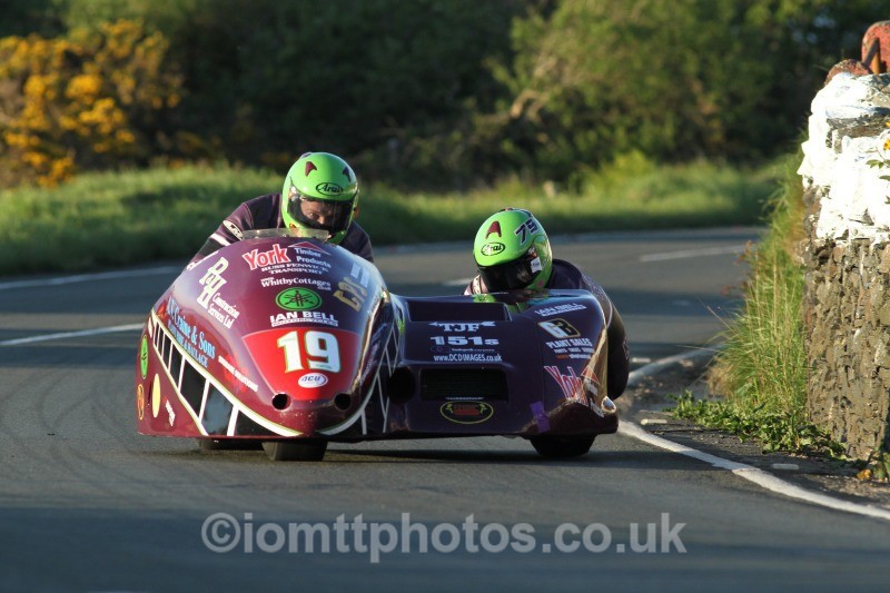 Carl Fenwick / Phil Knapton Yamaha / P&H Construction Services Ltd - Monday Practice - Sidecars