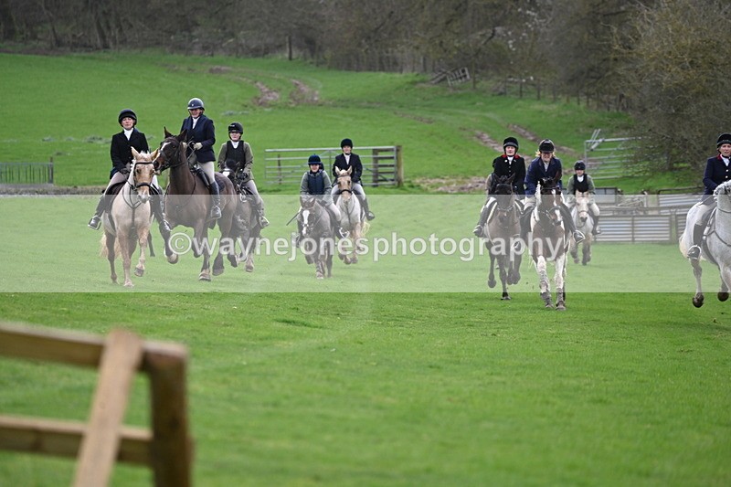 WJ6_9123 - Line Three