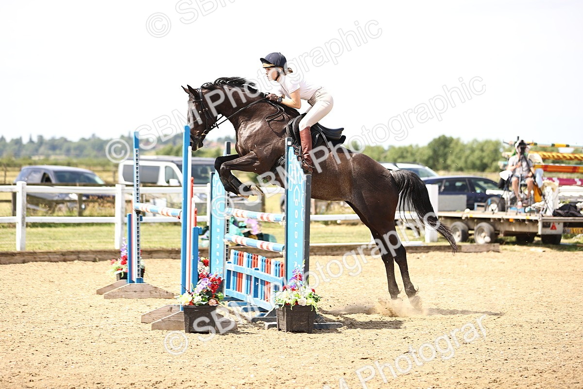 SBM_000633 - Class 15 - Redpost Equestian Senior Foxhunter - 1.20m