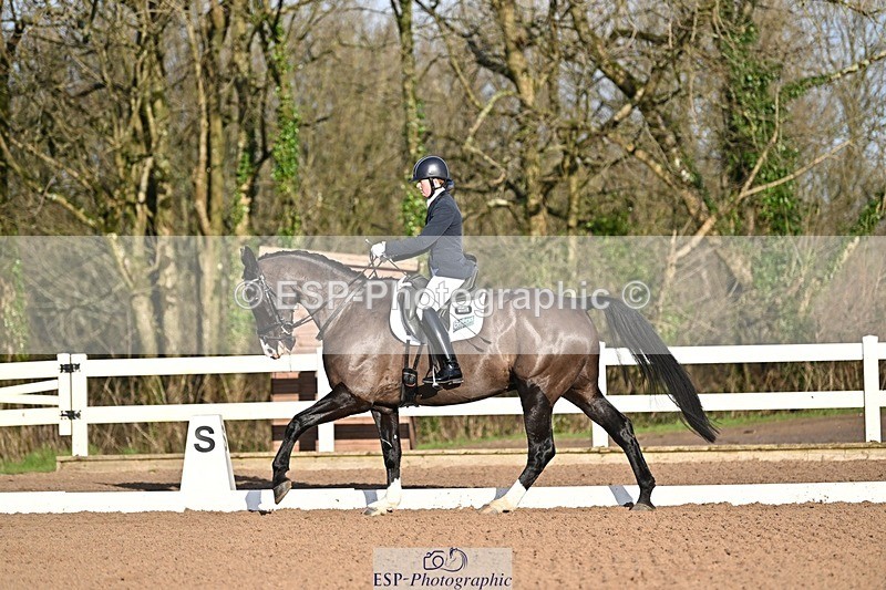 241214-111031-01315 - 144-Natasha.Rumble-Week.Orchard.Leo