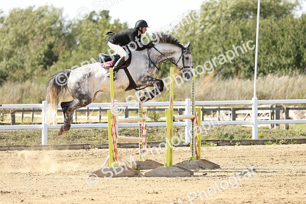 SBM_005269 - Class 6 = Senior Newcomers - 1.10m Open