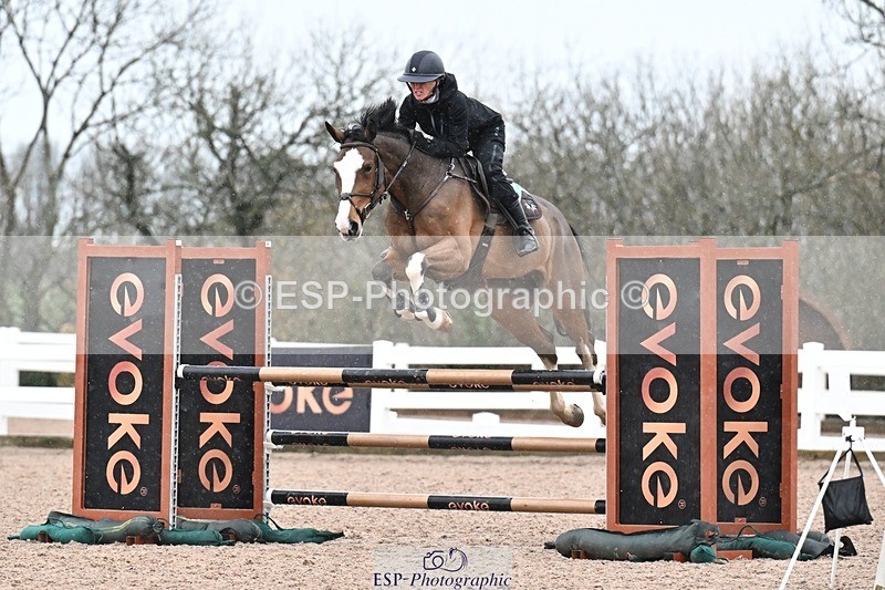251205-123513-00502 - Cls 7 Snr Newcomers and 1.10m