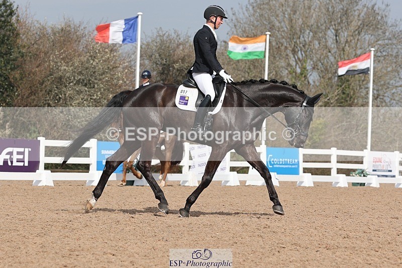 250404-112427-04961 - 093+097-Jennifer.Charleston+Gijs.Van.Vooren