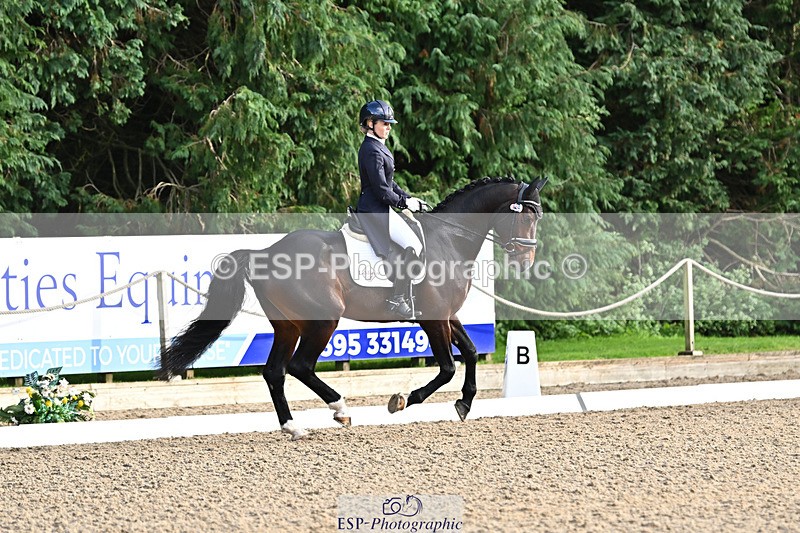 241023-160047-00833 - 012-Mollie.Summerland-SKITTEL.D'EKWI