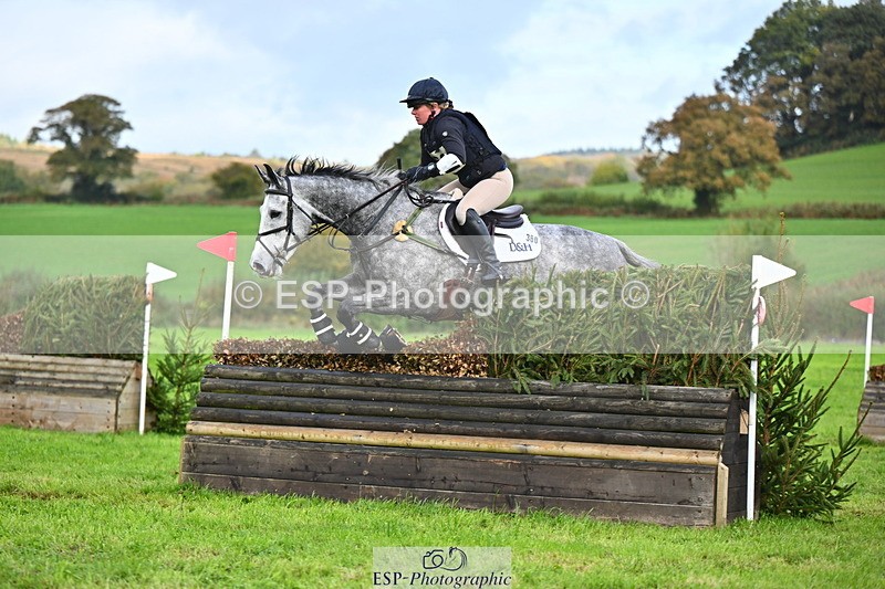 251025A-104855-16880 - D-360-Hannah.Norvill