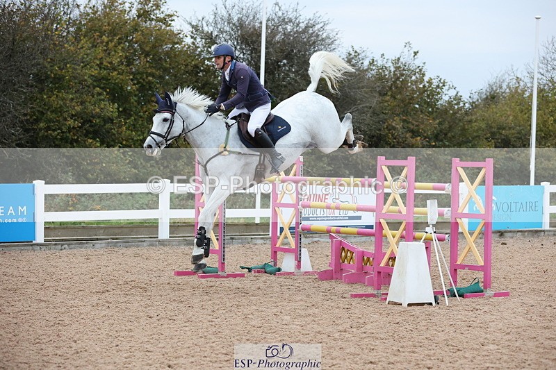 241101A-155946-03173 - FRI Cls 8 National 1.30m