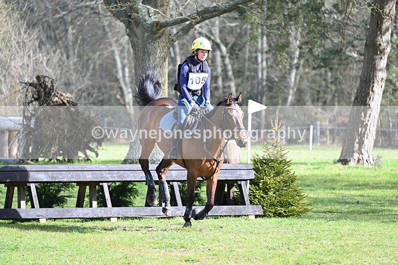 WJ7_0099 - Time 10:13 to 10:38 Times at the Fence