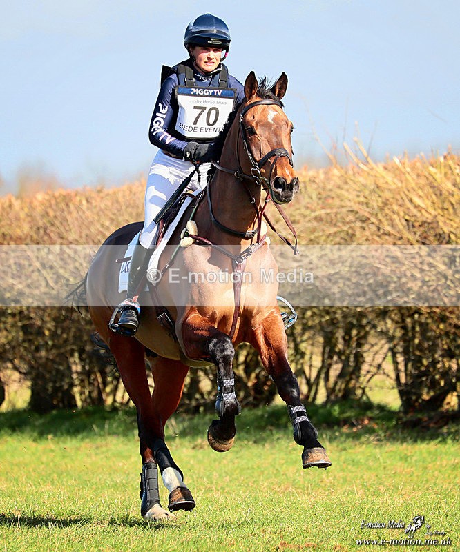 BE 110326 592a - Equestrian