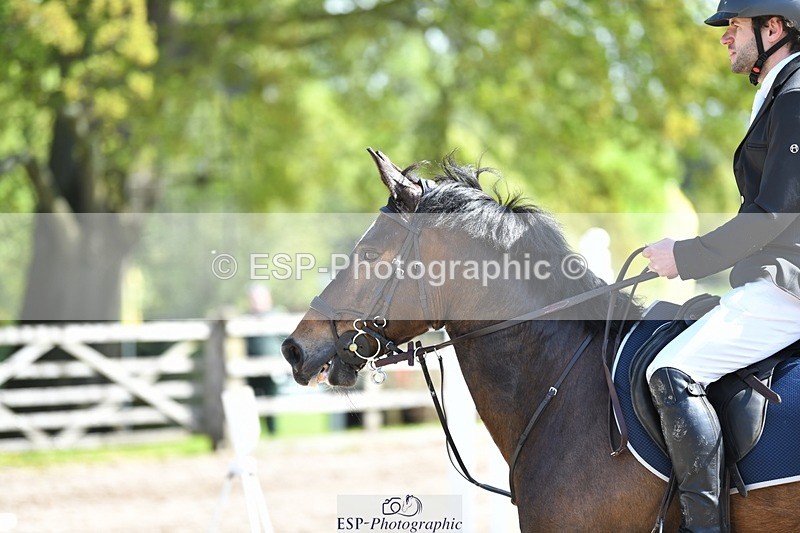 230512-105956-00631 - Cls 10 Snr 85cm Schooling