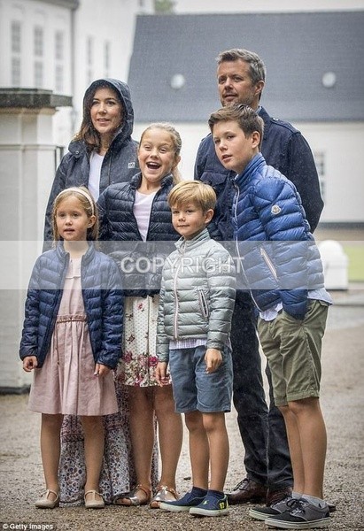 (D-14)  The Family - Danish Royals