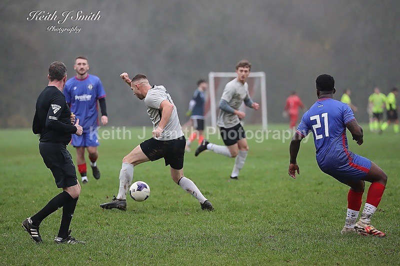 9KJS2816 - Pitch 1. AFC Spinney vs FC TEQ. 2025-12-07 Abington Park.