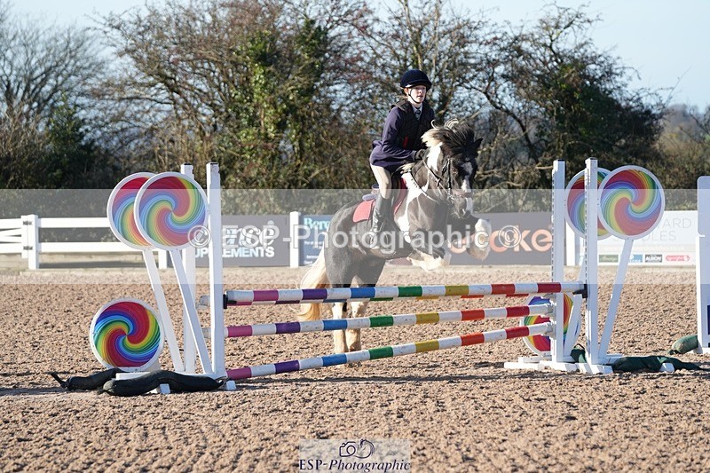 251130-105120-01001 - Cls 4 Pony Brit Nov & 80cm Open