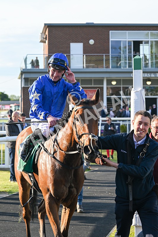 220425-Race 4-Jez Bomb-9156 - Race 4