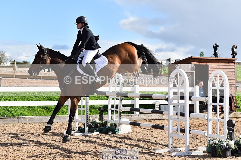 231014A-141110-05239 - Cls 15 1.05m Amateur Q 2nd R