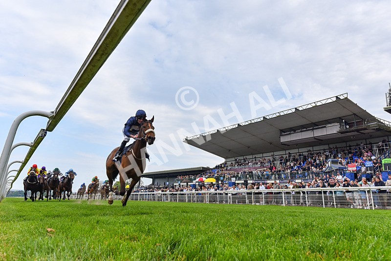 060524-Race 4-Powdering-4757 - Race 4