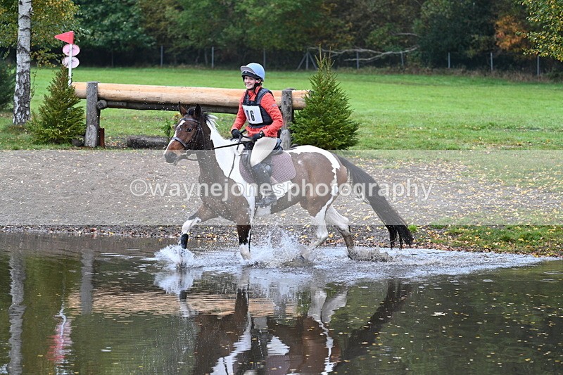 WJ7_3189 - Time 10:47 to 11:11 at the water