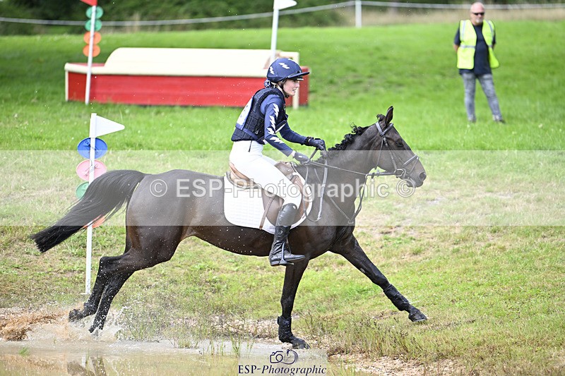 240804-153354-18308 - 605-Xanthe_Baylis-TULLIBARDS_HERSELF