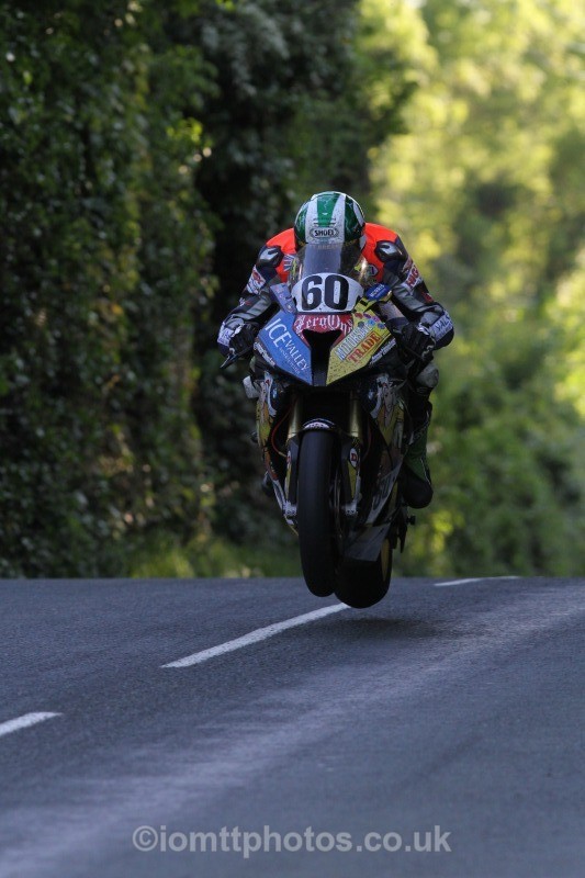 Peter Hickman* BMW / Ice Valley by Motorsave Trade - Friday Practice - Solos