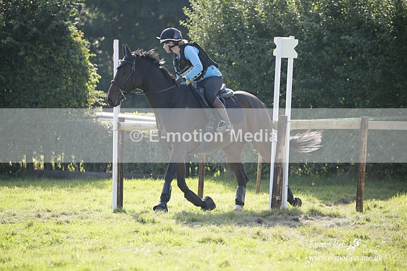  WWHT 171021 4081 - Open (1.00m)  17/10/21