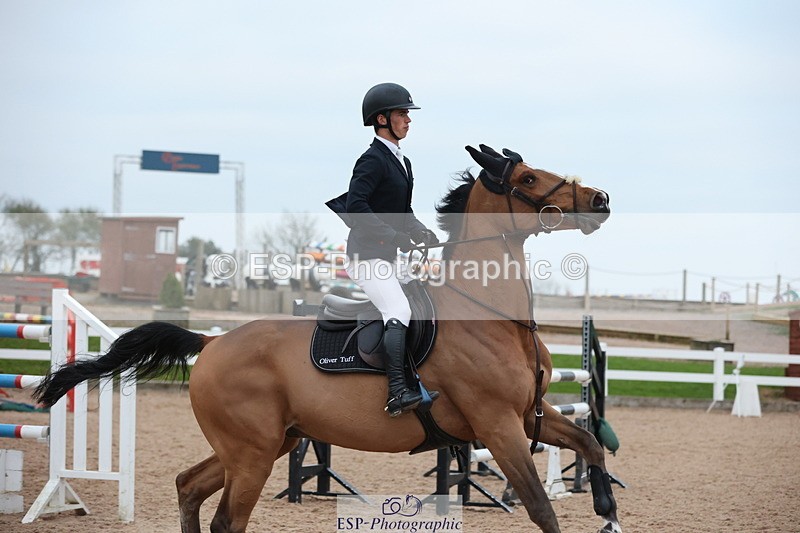 241101A-161725-03281 - FRI Cls 8 National 1.30m