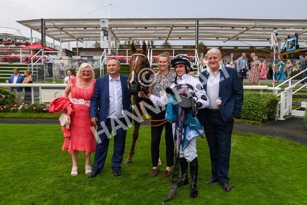 100923-Race 7-Looking For Lynda-0599 - Race 7 4.55pm Brian Taylor 50 Not Out Apprentice Handicap