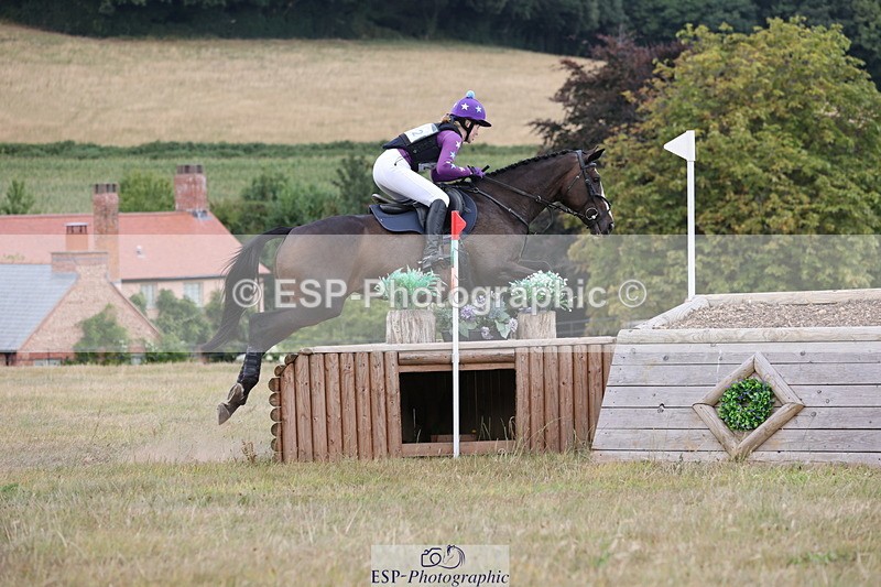 250802A-152519-06728 - F-272-Gemma.Wells-COMBE.BREEZE