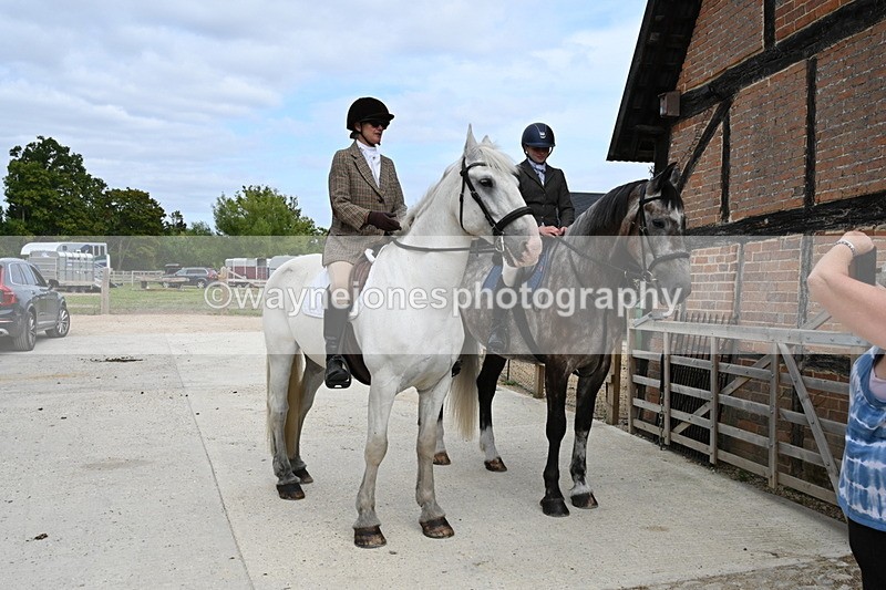 WJ6_3528 - Berks & Bucks - The Old farmhouse - Hound Exercise 20-08-25