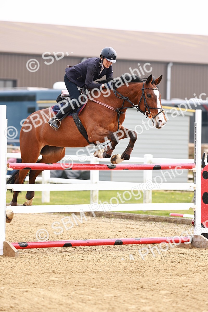  - Class 19 - Senior Foxhunter - 1.20m