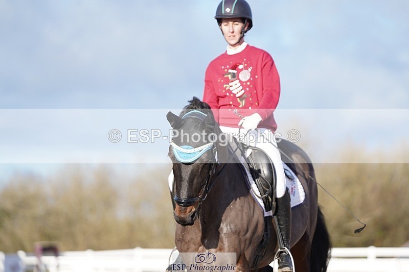 241214-134818-00666 - 132-Alys.Matravers-VORVASHILL.VERTIGO