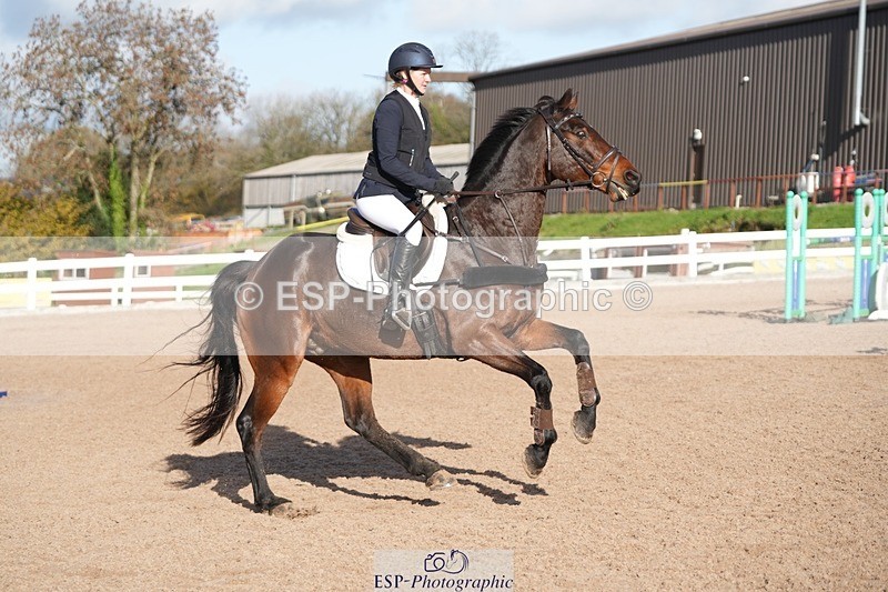 251108-124535-02565 - Cls 13 Foxhunter and 1.20m Open