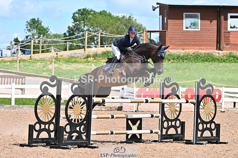 240619A-154002-00911 - Cls 5 Snr Foxhunter and 1.20m Open