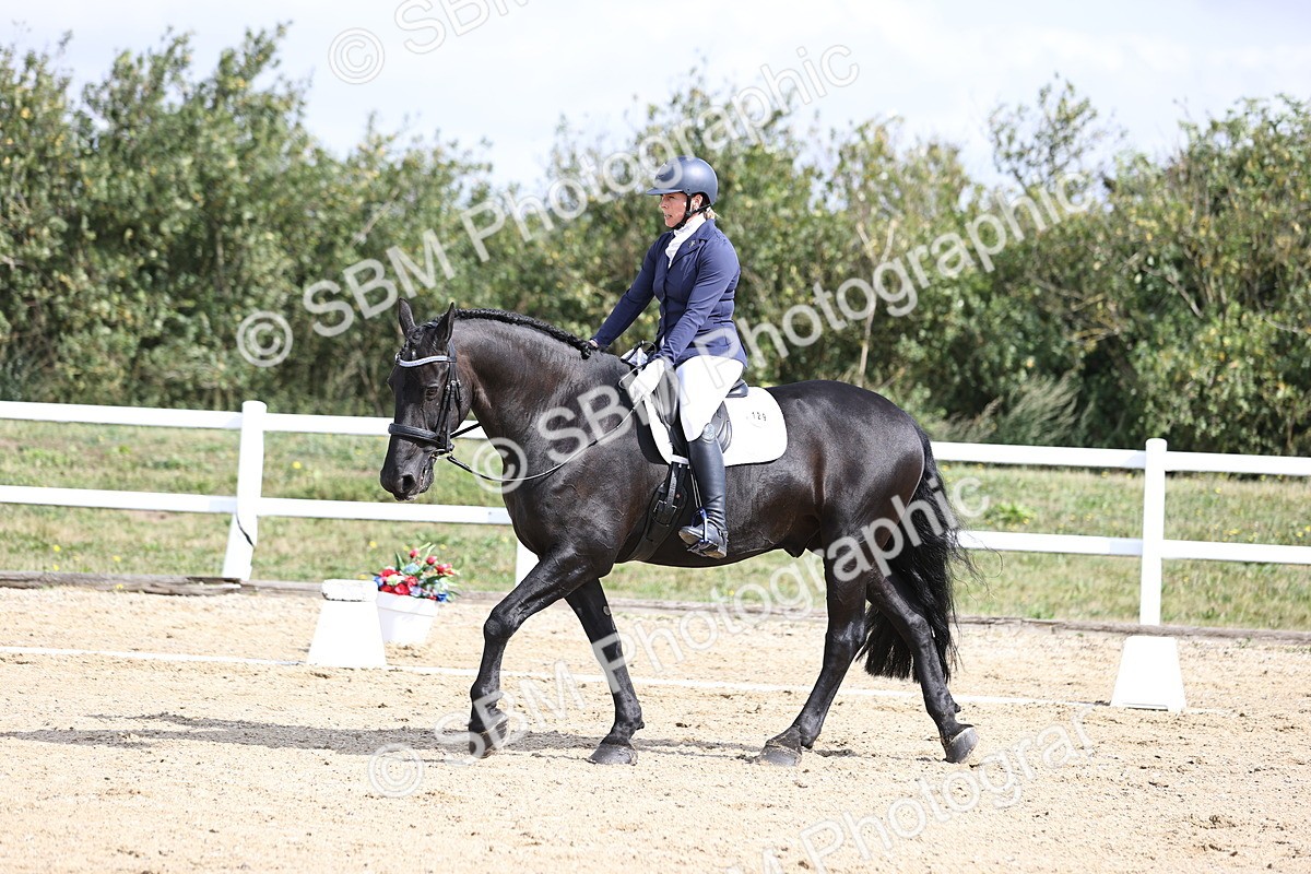 SBM_016105 - Class 14 - Novice 23 - 10.29-11.32