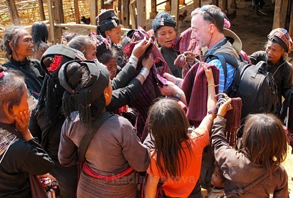 Burma 33 cc - The Burmese Adventure - monks, fishermen and more monks