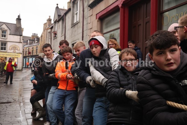 DAD_1985 - Stromness Yule Log Pull